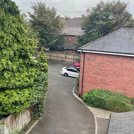 1 Bed Apartment Beech Rd Chorlton Апартаменты Манчестер