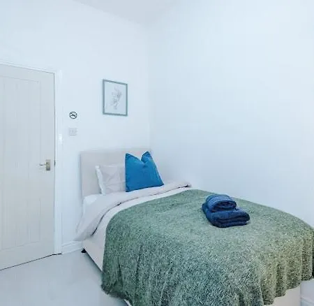 Sleep7, Pool Table, Ttennis, Free Parking, 3br