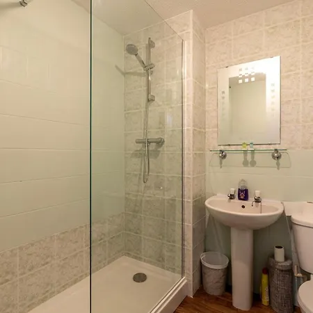 Apartment Cosy 2 Bedroom - 8 Mins From Centre - Free Parking - 4gc *