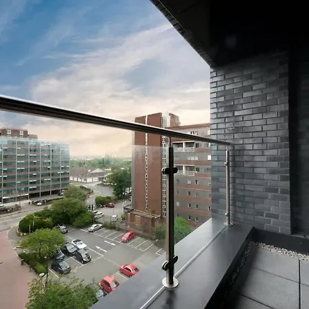 Joyful Group - Warm 2 Bed Ensuite Near Centre And Old Trafford Апартаменты Манчестер