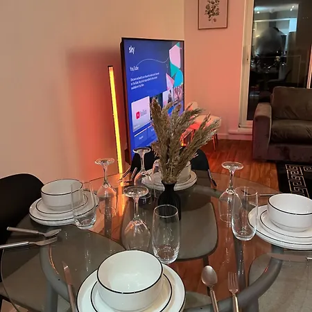 Premium 2br In Centre - Prime Location