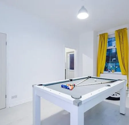 Апартаменты Sleep7, Pool Table, Ttennis, Free Parking, 3br