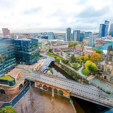 2br Heights Sleeps 7 Parking & Wifi Manchester