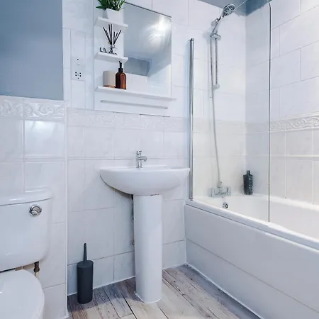 2br Heights Sleeps 7 Parking & Wifi Apartmán