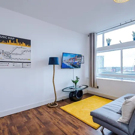 2br Heights Sleeps 7 Parking & Wifi Manchester