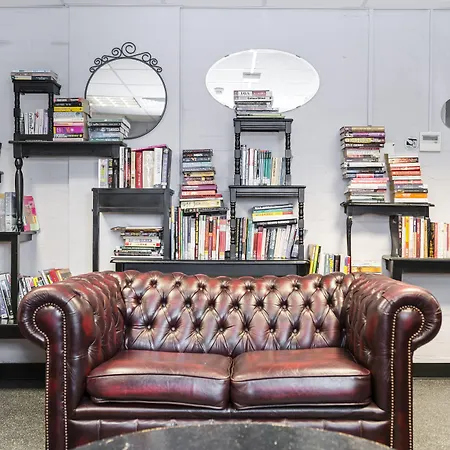 John Lester And Eddie Colman Courts In Salford מנצ'סטר