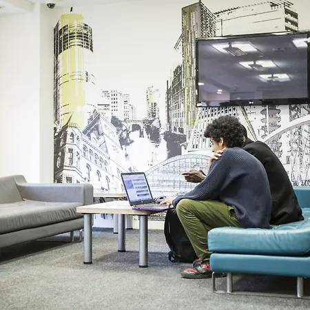 John Lester And Eddie Colman Courts In Salford דירה מנצ'סטר