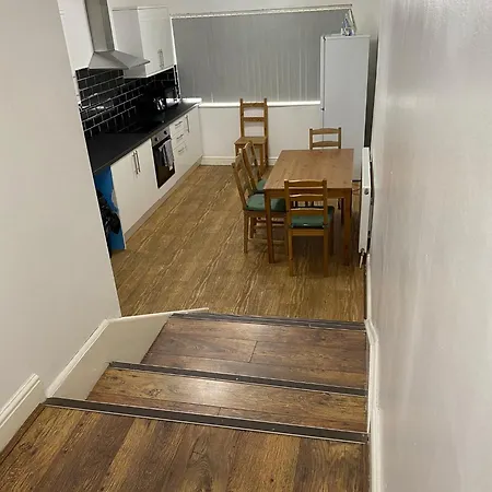 Rusholme Apartment *