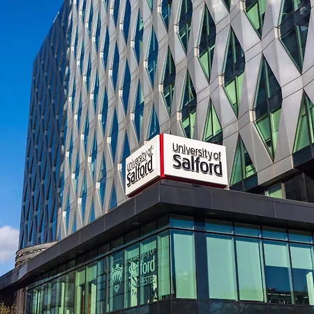 Large Victorian House 15 Minutes From Centre