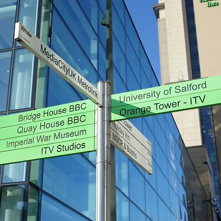 Дом отдыха Large Victorian House 15 Minutes From Centre *