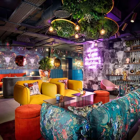 فندق Yotel Deansgate 4*