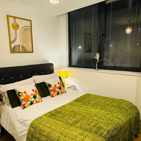 1 Bed Old Trafford Flat Free Parking Lejlighed