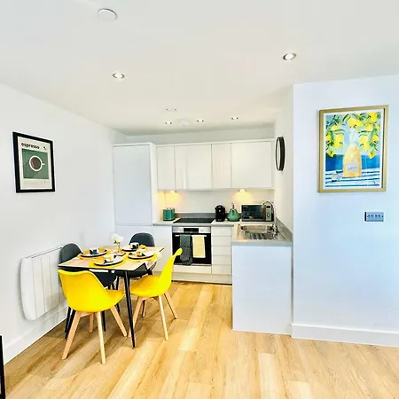 1 Bed Old Trafford Flat Free Parking Lejlighed