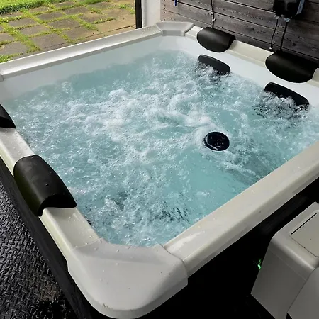 3 Bed House Etihad Stadium, Coop Live Private Parking With Optional Hot Tub *