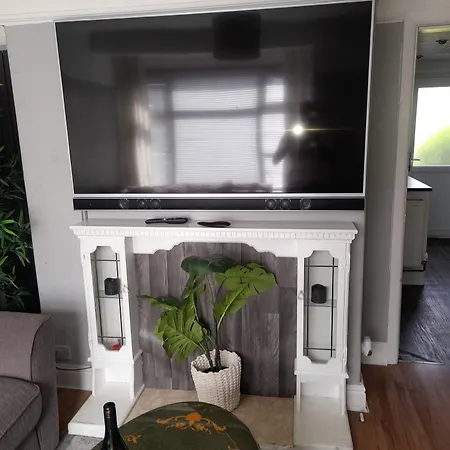 Bright 4-bed House 15 Min To Centre *