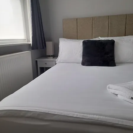 Bright 4-bed House 15 Min To Centre *
