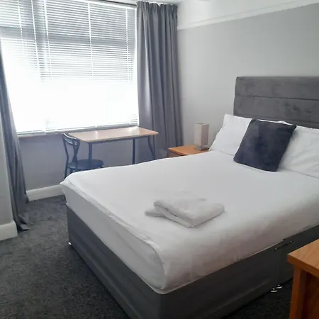 Bright 4-bed House 15 Min To Centre