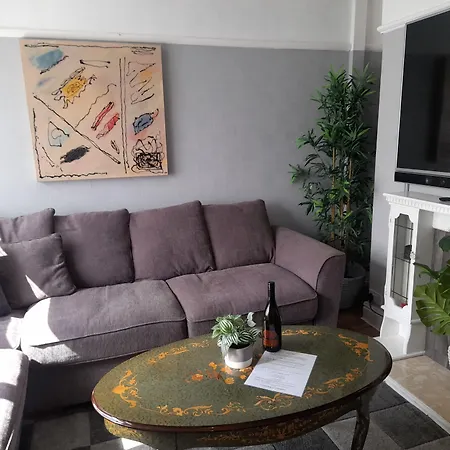 Bright 4-bed House 15 Min To Centre *