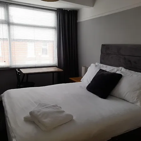 Bright 4-bed House 15 Min To Centre Feriehus *