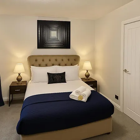 Nyaraló 2 Double Bedrooms House, 42 Shrewsbury Road,manchester Manchester