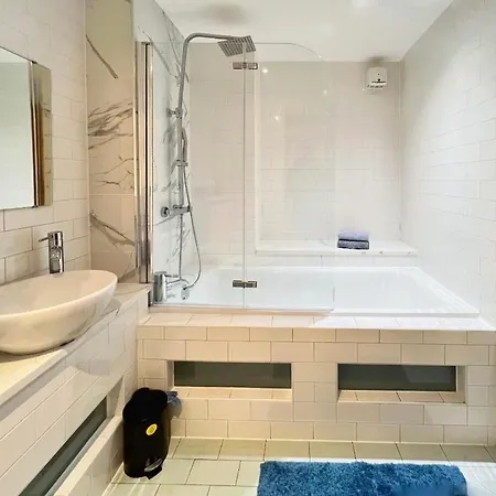 Modern Duplex Centre