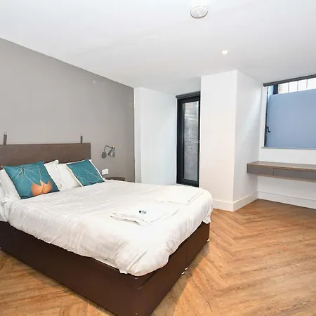 Διαμέρισμα Lovely 3bed Flat In W Security *