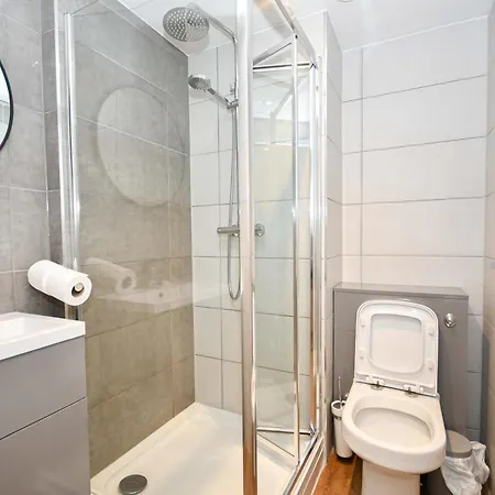 Lovely 3bed Flat In W Security *