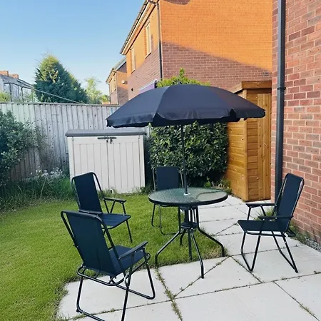 Large 3 Bed - Coop Live -free Parking