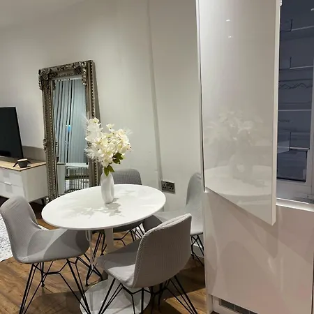 Apartmán Stylish 2-bed By Cente