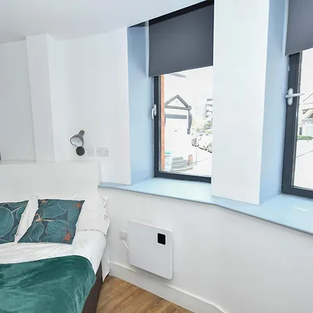 Lovely 3bed Flat In W Security Appartement