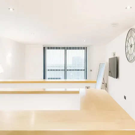Modern Duplex Centre * 曼彻斯特