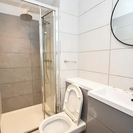 Lovely 3bed Flat In W Security *