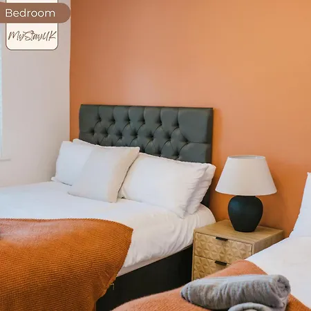 Сasa de vacaciones 3br House By Mystayuk Short Lets & Serviced With Free Parking & Contractor