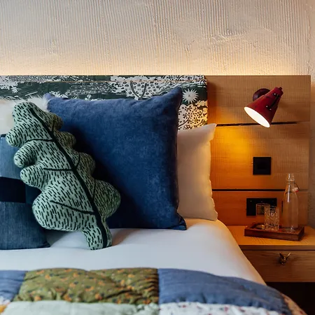 Treehouse 4*