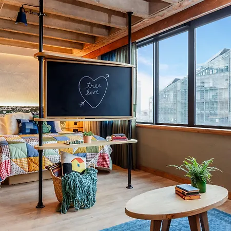 Treehouse 4*