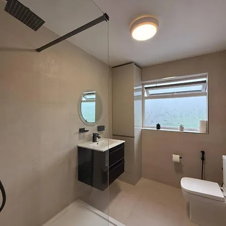 Spacious 4br Near Old Trafford Sleeps 7!