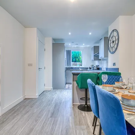 Brand New 4 Bed House Holiday home
