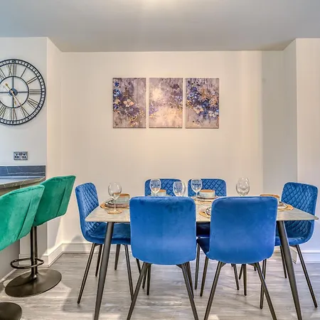 Brand New 4 Bed House Holiday home