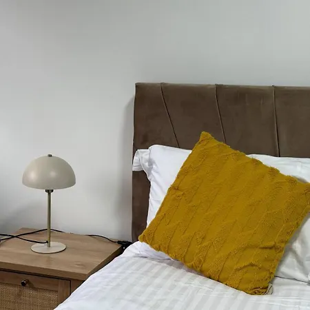 Modern & Bright 3br Near Ctr! Vakantiehuis Manchester