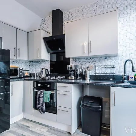 3br, Pool Table, Dart Board By Vista Short Lets 別荘 *