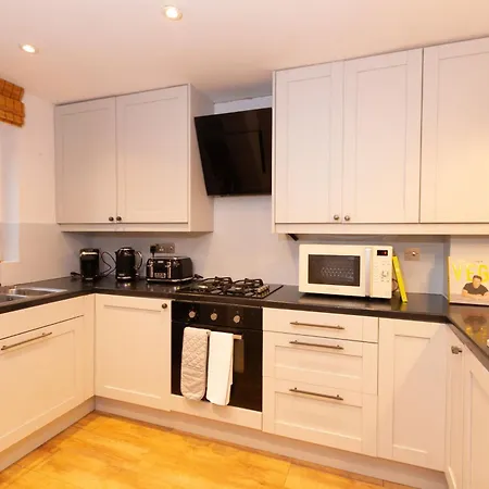 בית נופש Cosy 4br House, West Didsbury, Bars And Restaurants Close By, Free Parking, Sleeps 8 *