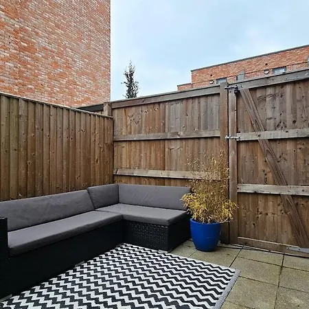 Stylish 4-bedroom Townhouse With Private Rooftop Terrace Dom wakacyjny