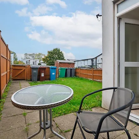 Chic 3bd Abode With Pool Table - Etihad - Coop Live - Free Parking Дом отдыха *