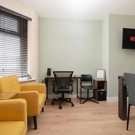 Spacious 3br - Pool Table - Games - Sleeps 9