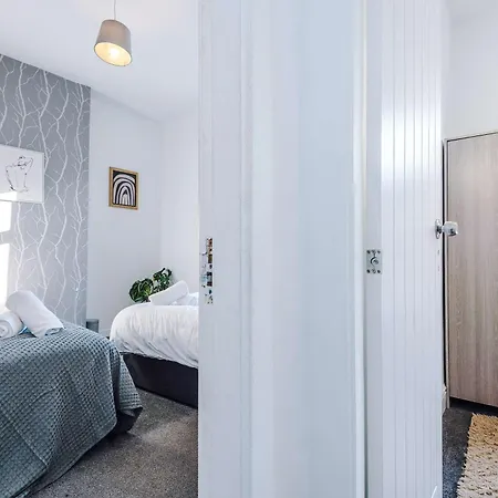 Semesterbostad 4-bed House Near Centre