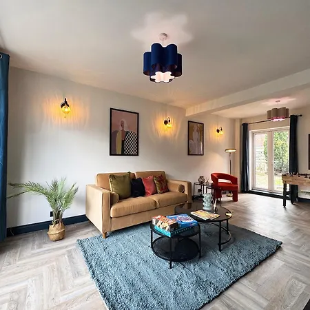 Family & Pet-friendly 5pp, Parking, 20 Min To Manchester