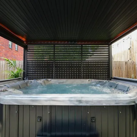 Eden At The Heim Nyaraló Manchester