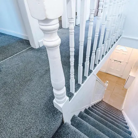 4-bed House Near Centre *
