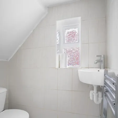 Spacious 4-bed Near Didsbury Semesterbostad Manchester