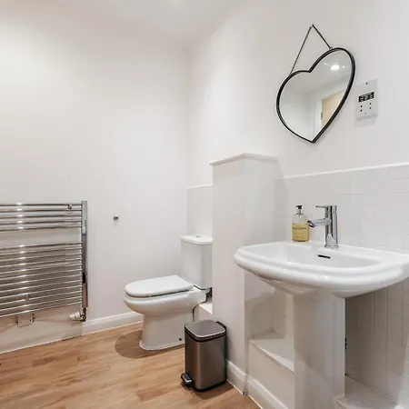 Дом отдыха Chic 3bd Abode With Pool Table - Etihad - Coop Live - Free Parking *